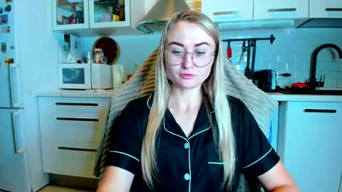 Eva online show from November 18, 2025, 8:57 pm