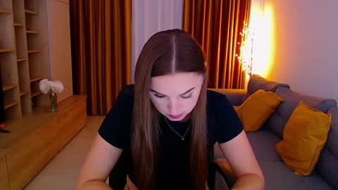 Mia online show from October 14, 2025, 5:08 am