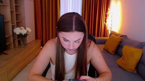 Mia online show from October 19, 2025, 9:21 am
