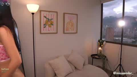 Snapshot of _missamber chatting on December 2, 2025, 10:05 pm Vale online show from December 2, 2025, 10:05 pm