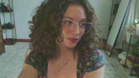 Snapshot of _missmariaa_ chatting on August 4, 2026, 7:27 pm Mara Independent model online show from August 4, 2026, 7:27 pm