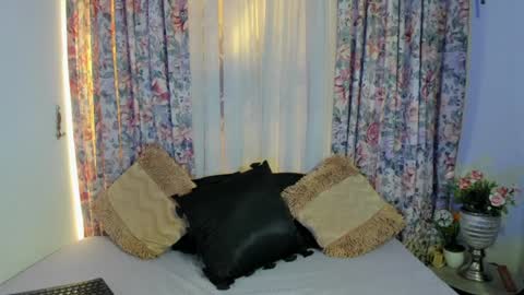 mizuki  online show from December 18, 2024, 2:38 pm