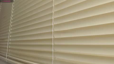 _molly_rosse_ online show from October 28, 2025, 12:09 pm