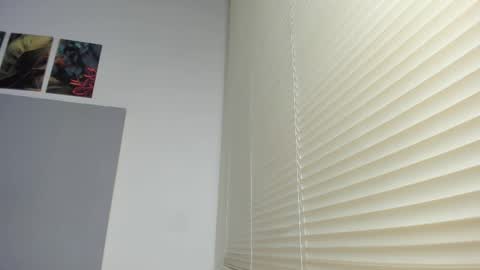 _molly_rosse_ online show from December 15, 2025, 12:09 pm