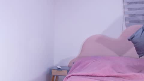 Luna online show from April 2, 2026, 3:04 am