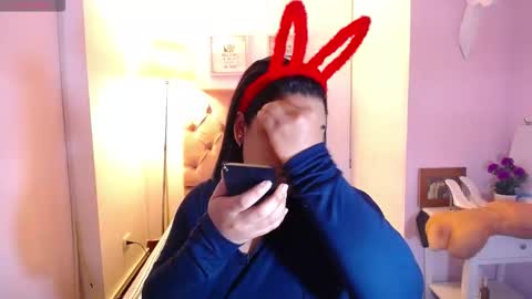 nahomi  online show from December 15, 2025, 9:08 pm