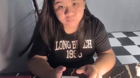 Snapshot of _natalieey chatting on December 17, 2025, 10:54 am nics online show from December 17, 2025, 10:54 am