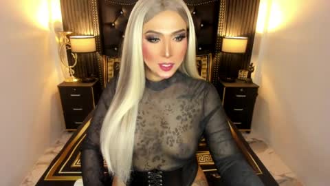 _natashacooper_ online show from May 10, 2026, 7:24 am