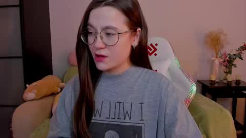 Mia with a big heart  online show from February 23, 2025, 6:39 am