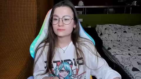 Mia with a big heart  online show from March 6, 2025, 1:57 pm