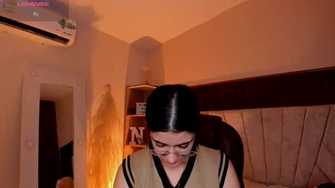 Niah  You can call me Ni or cutie haha online show from March 1, 2026, 9:06 pm