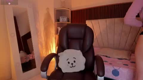 Niah  You can call me Ni or cutie haha online show from March 19, 2026, 8:46 pm