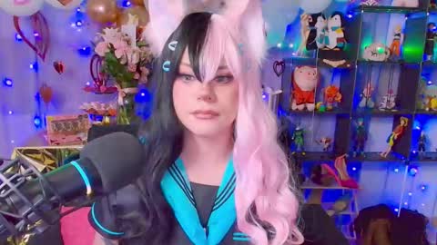 niiky online show from February 17, 2026, 6:03 pm