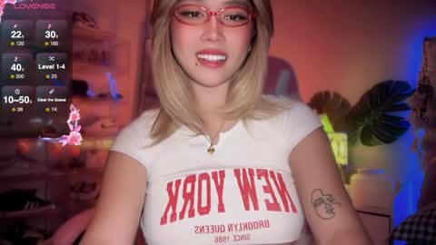 Lily online show from September 25, 2025, 5:05 pm