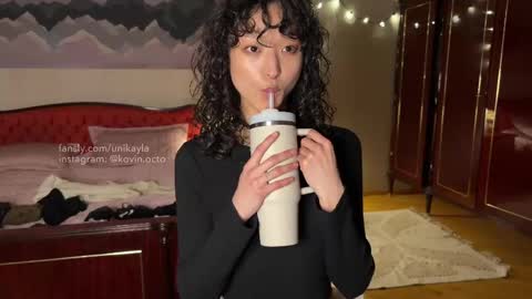 Snapshot of _octopussy_ chatting on February 17, 2025, 8:30 am Mikayla online show from February 17, 2025, 8:30 am