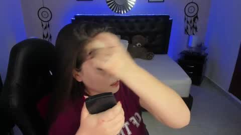 Olivia jones online show from September 23, 2025, 2:31 pm