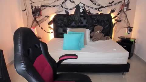 Olivia jones online show from October 19, 2025, 3:12 pm