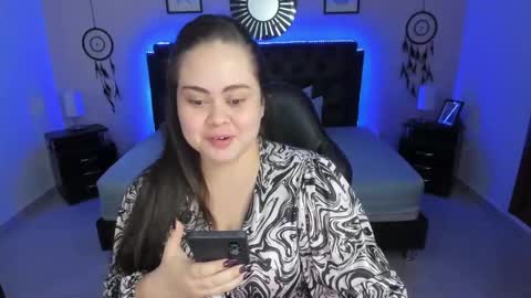 Olivia jones online show from November 17, 2025, 12:22 pm