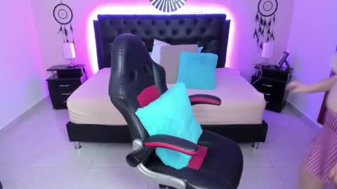 Olivia jones online show from November 21, 2025, 11:42 am