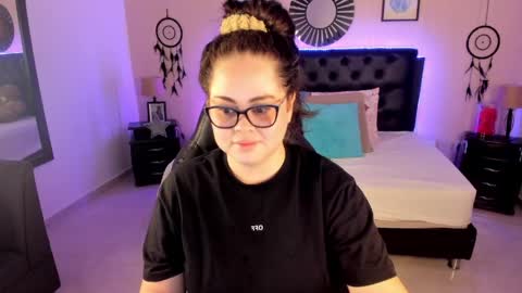 Snapshot of _oliviajoness chatting on May 25, 2026, 12:11 pm Olivia jones online show from May 25, 2026, 12:11 pm