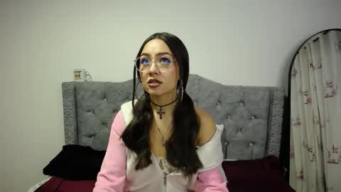 Paris online show from December 22, 2025, 7:05 am