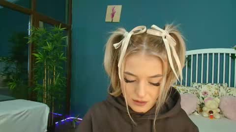 Snapshot of _parishill chatting on October 23, 2025, 4:23 am Alisa online show from October 23, 2025, 4:23 am