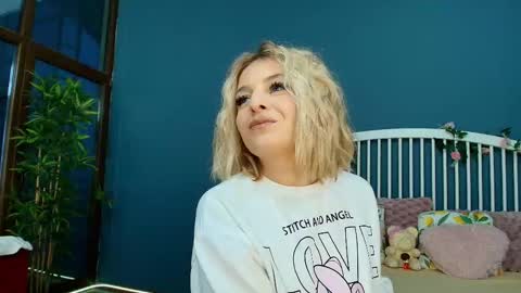 Snapshot of _parishill chatting on November 16, 2025, 5:13 am Alisa online show from November 16, 2025, 5:13 am