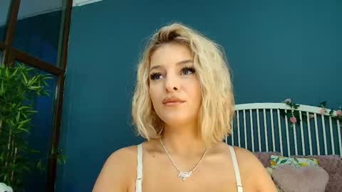 Snapshot of _parishill chatting on November 17, 2025, 5:13 am Alisa online show from November 17, 2025, 5:13 am