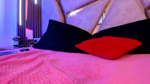 Pau online show from March 14, 2026, 8:36 pm