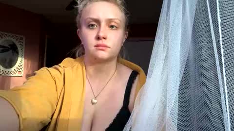 Snapshot of _peaceoutgirlscout_ chatting on November 4, 2025, 9:58 pm _peaceoutgirlscout_ online show from November 4, 2025, 9:58 pm