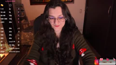 Snapshot of _peach__ chatting on October 4, 2025, 4:32 am violeta ig online show from October 4, 2025, 4:32 am