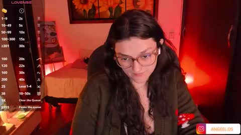 Snapshot of _peach__ chatting on October 6, 2025, 4:43 am violeta ig online show from October 6, 2025, 4:43 am