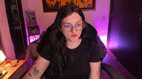 Snapshot of _peach__ chatting on November 15, 2025, 3:59 am violeta ig online show from November 15, 2025, 3:59 am