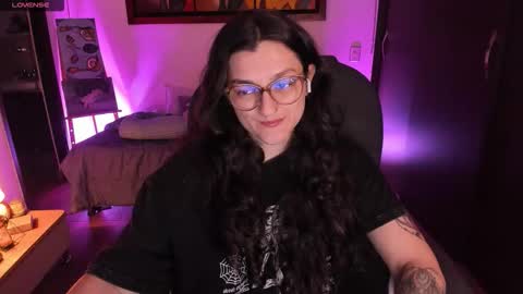 Snapshot of _peach__ chatting on November 27, 2025, 4:03 am violeta ig online show from November 27, 2025, 4:03 am