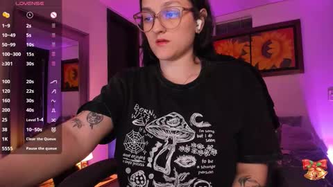 Snapshot of _peach__ chatting on November 28, 2025, 5:10 am violeta ig online show from November 28, 2025, 5:10 am