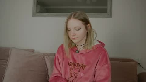 Snapshot of _penisflytrap_ chatting on April 22, 2026, 4:48 am Viktoria online show from April 22, 2026, 4:48 am