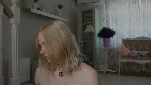 Snapshot of _penisflytrap_ chatting on May 27, 2026, 1:30 pm Viktoria online show from May 27, 2026, 1:30 pm