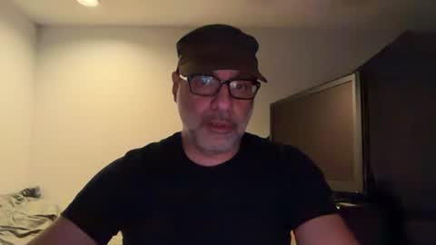 Snapshot of _pill chatting on August 9, 2026, 3:23 am PILL online show from August 9, 2026, 3:23 am