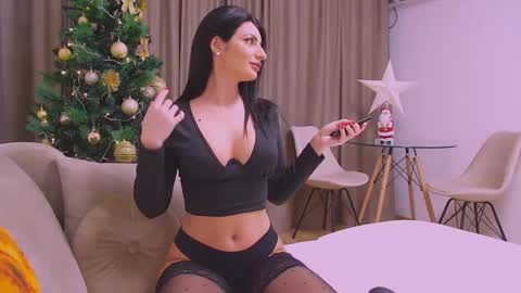 Sarah online show from December 21, 2025, 2:35 pm