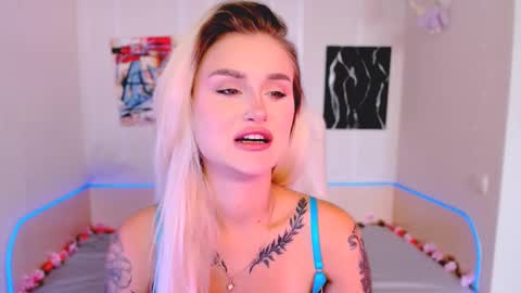 Snapshot of _ravena chatting on September 29, 2025, 11:59 am _ravena online show from September 29, 2025, 11:59 am