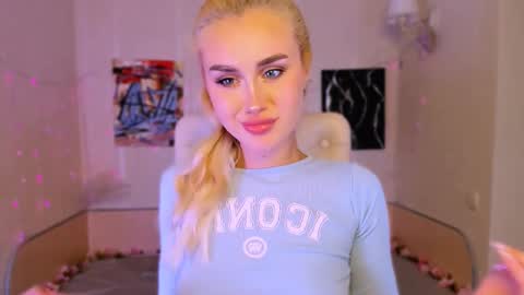 Snapshot of _ravena chatting on November 3, 2025, 1:45 pm _ravena online show from November 3, 2025, 1:45 pm