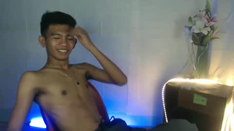 Snapshot of _rellvanxx chatting on March 3, 2025, 7:06 pm _rellvanxx online show from March 3, 2025, 7:06 pm