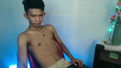 Snapshot of _rellvanxx chatting on March 6, 2025, 12:41 pm _rellvanxx online show from March 6, 2025, 12:41 pm