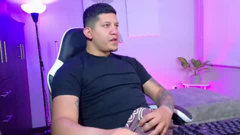 Snapshot of _robertobaggio chatting on July 17, 2026, 12:23 pm Roberto online show from July 17, 2026, 12:23 pm