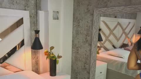 Snapshot of _saara_evans_ chatting on October 15, 2025, 7:58 pm Sara online show from October 15, 2025, 7:58 pm