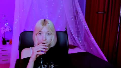 Snapshot of _sabrina_moore chatting on May 6, 2026, 8:30 am sabrina online show from May 6, 2026, 8:30 am