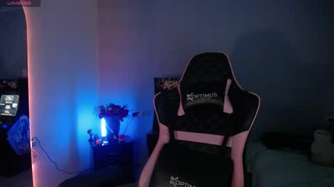  SantaLove  online show from April 12, 2026, 9:31 pm