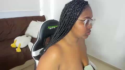 Snapshot of _sarah_banks chatting on February 27, 2025, 2:32 pm Ms. JONES online show from February 27, 2025, 2:32 pm