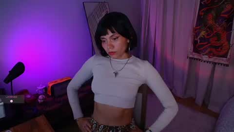 Snapshot of _sensualkitten_ chatting on July 8, 2026, 4:06 am Laura online show from July 8, 2026, 4:06 am