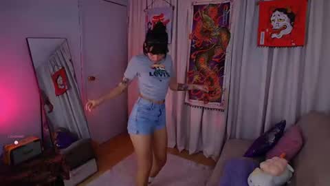 Snapshot of _sensualkitten_ chatting on July 22, 2026, 4:15 am Laura online show from July 22, 2026, 4:15 am